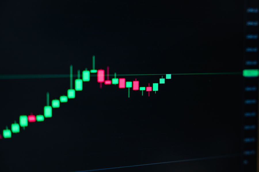 What is a Bull Flag Pattern? Forecasting Continuation